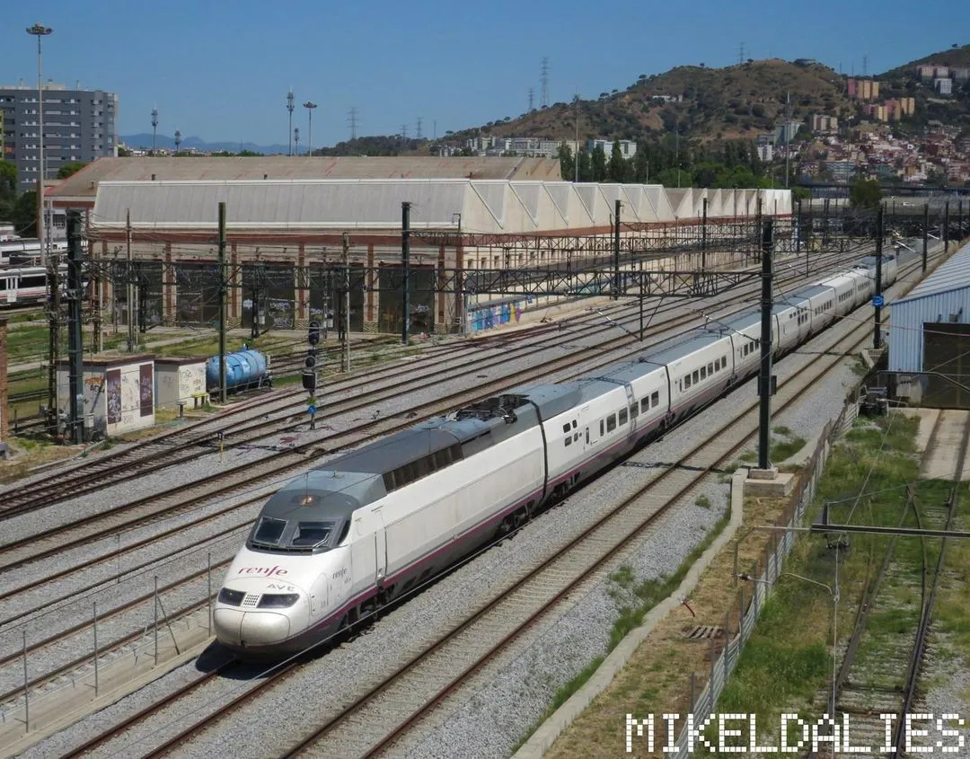 Tren AVE Serie 100 de Renfe en la ruta Sant Andreu-Marsella-Madrid