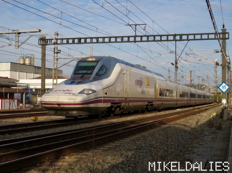 Tren Serie 112 de Renfe en la ruta Barcelona-Sevilla-Málaga