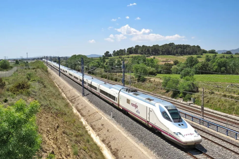 Tren Serie 112 de Renfe en la ruta Sevilla-Granada-Barcelona