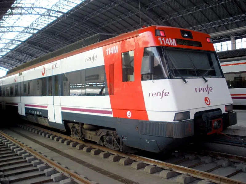 Tren Cercanías 446 de Renfe en servicio activo