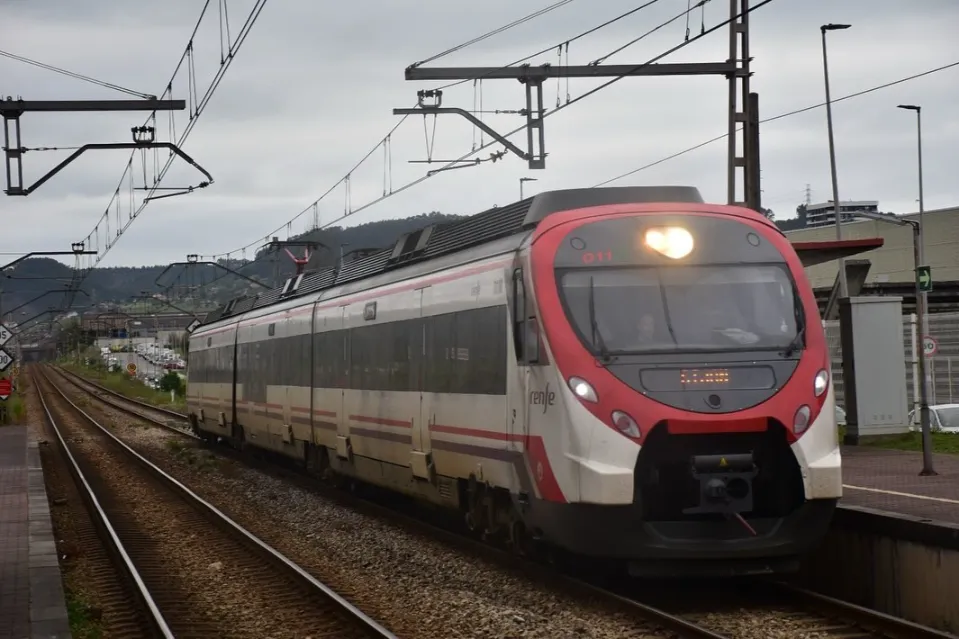 Tren Cercanías Civia 463 de Renfe en la red de cercanías