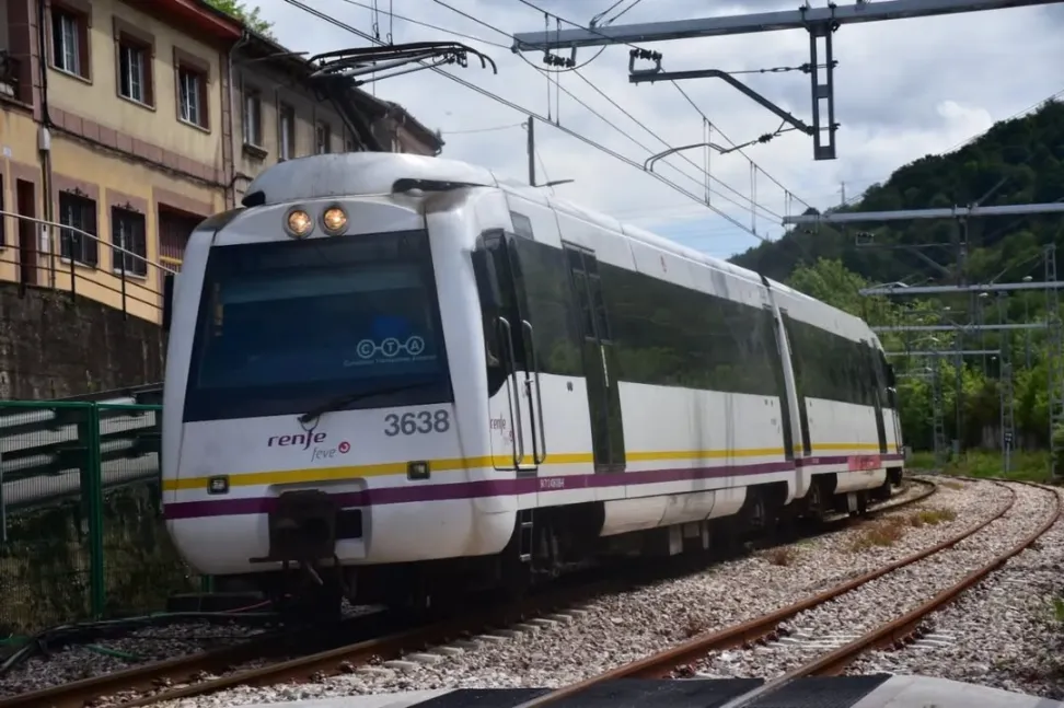 Tren FEVE en el norte de España
